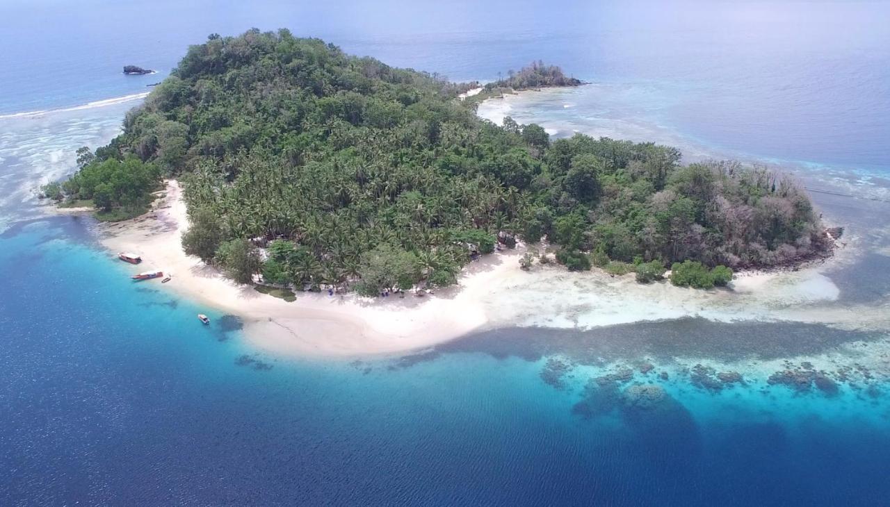 Blue Bay Divers Likupang Bangka Buitenkant foto