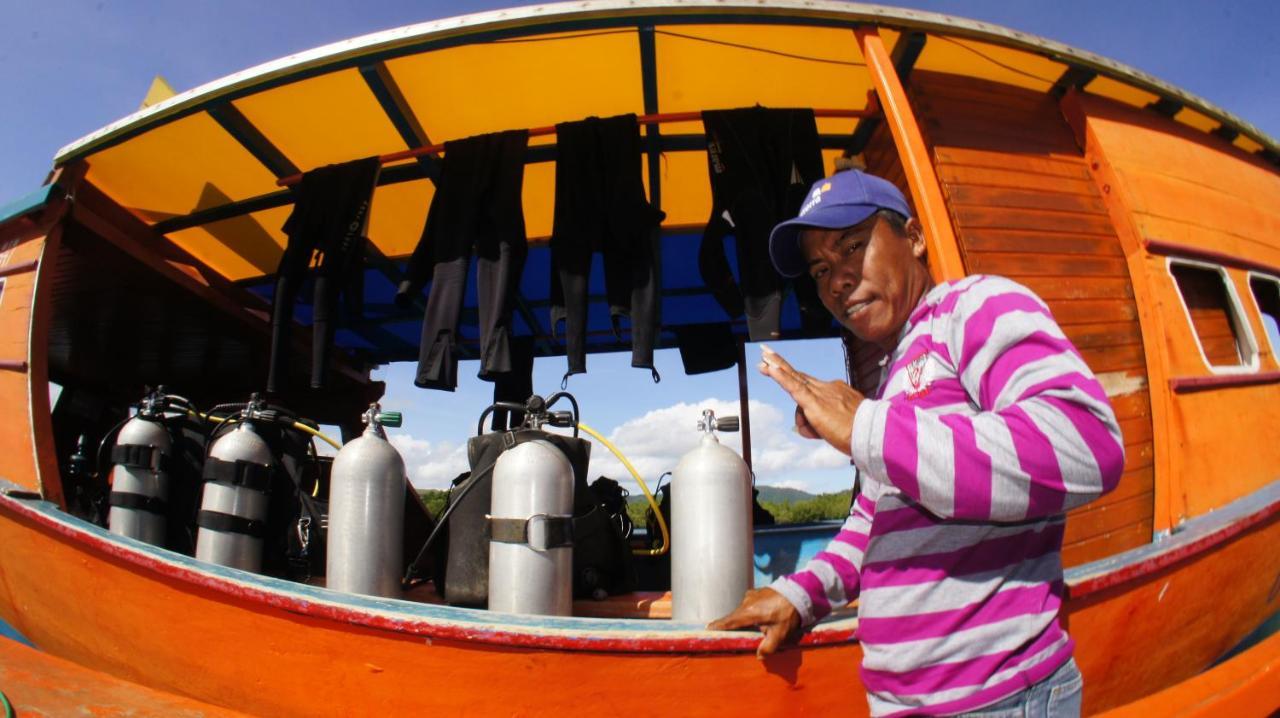 Blue Bay Divers Likupang Bangka Buitenkant foto
