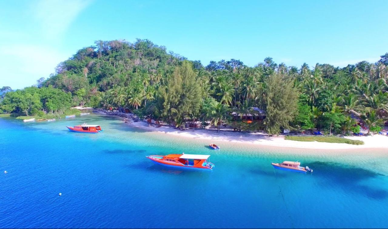 Blue Bay Divers Likupang Bangka Buitenkant foto