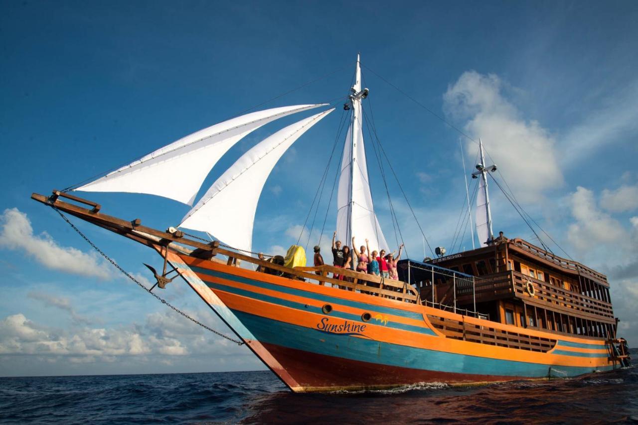Blue Bay Divers Likupang Bangka Buitenkant foto
